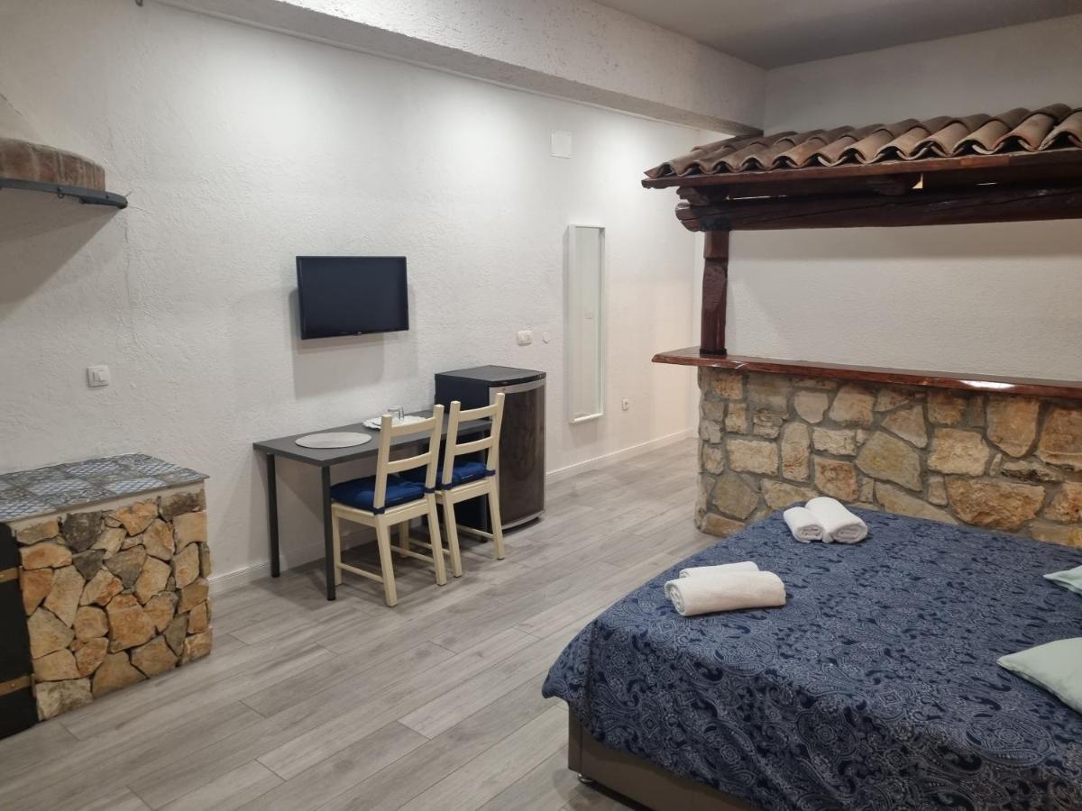 Rooms And Apartment Feral Rovinj Exterior foto