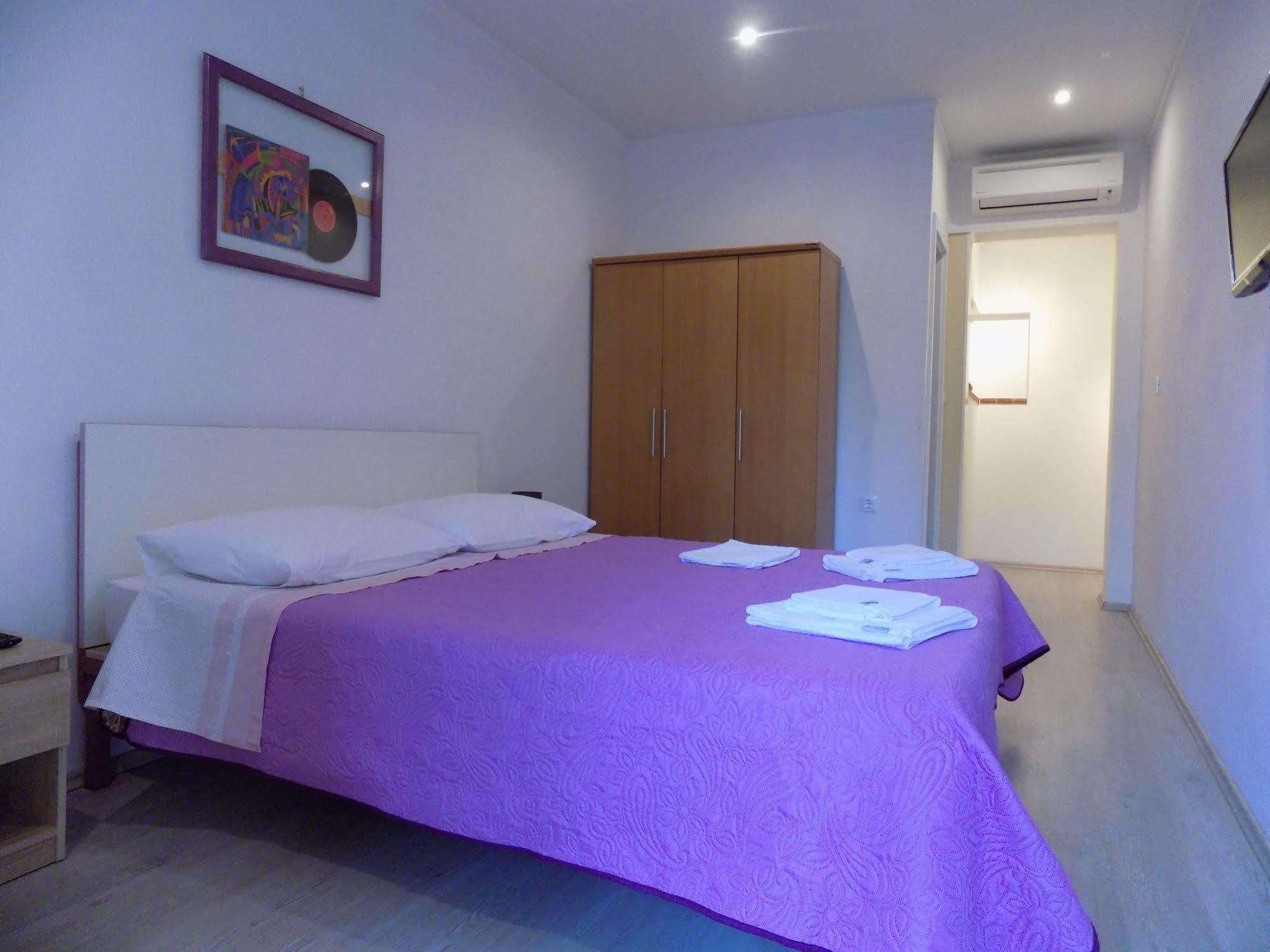 Rooms And Apartment Feral Rovinj Exterior foto