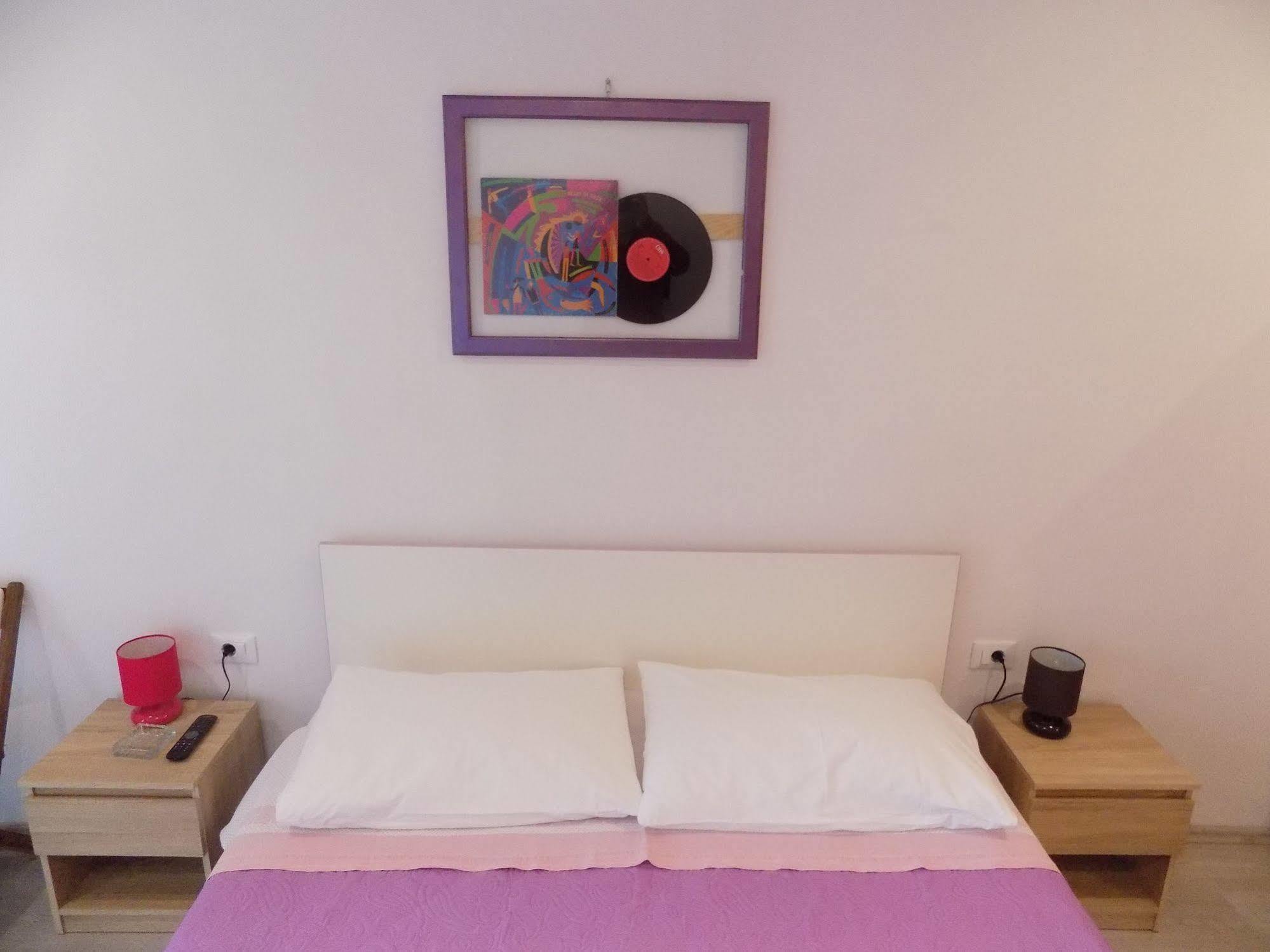 Rooms And Apartment Feral Rovinj Exterior foto