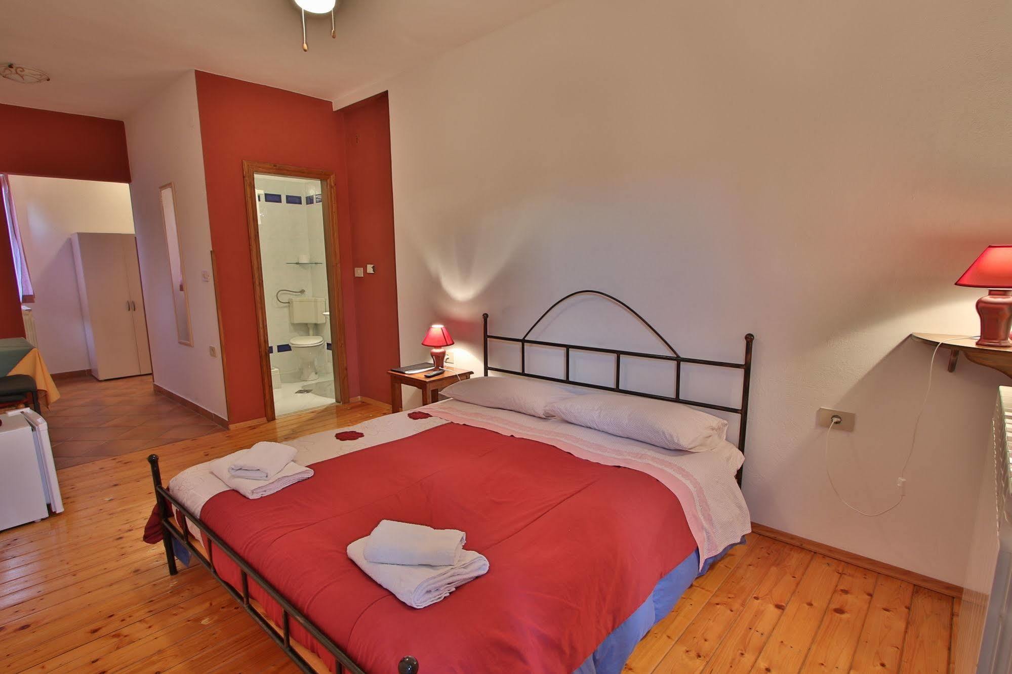 Rooms And Apartment Feral Rovinj Exterior foto